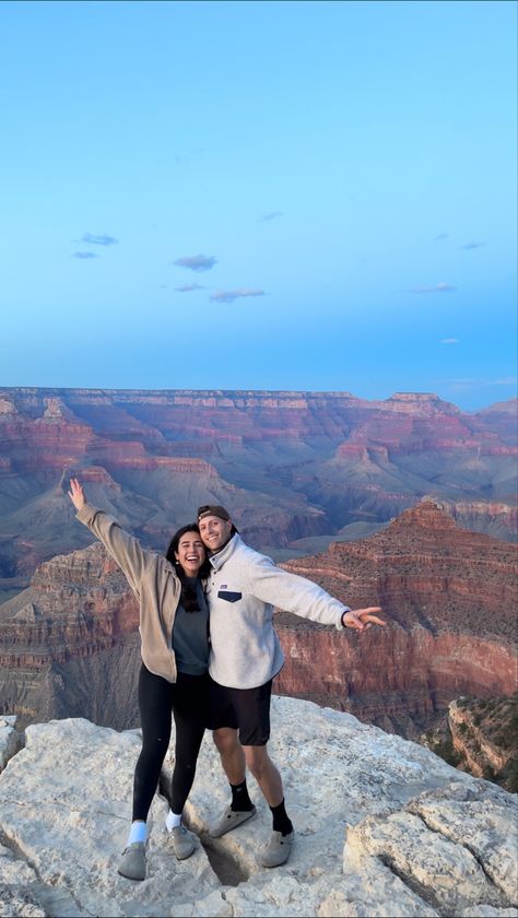 Grand Canyon Photo Ideas, Friends Hiking Aesthetic, Granola Lifestyle Aesthetic, Grand Canyon Aesthetic, Grand Canyon Picture Ideas, Grand Canyon Outfit, Mountain Girl Aesthetic, June Mood Board, Hike Aesthetic