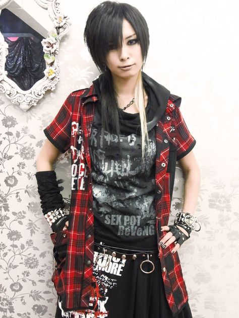 akira jrock fashion Visual Kei Outfits, Gyaru Brands, Visual Kei Fashion, Kei Visual, Harajuku Fashion Street, Kei Fashion, Estilo Punk, Punk Outfits, Japanese Street Fashion