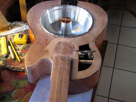 Diy Resonator Guitar, Old Acoustic Guitar, Homemade Musical Instruments, Record Turntable, Design Studio Office, Guitar Making, Resonator Guitar, Recording Studio Design, Recording Studio Home