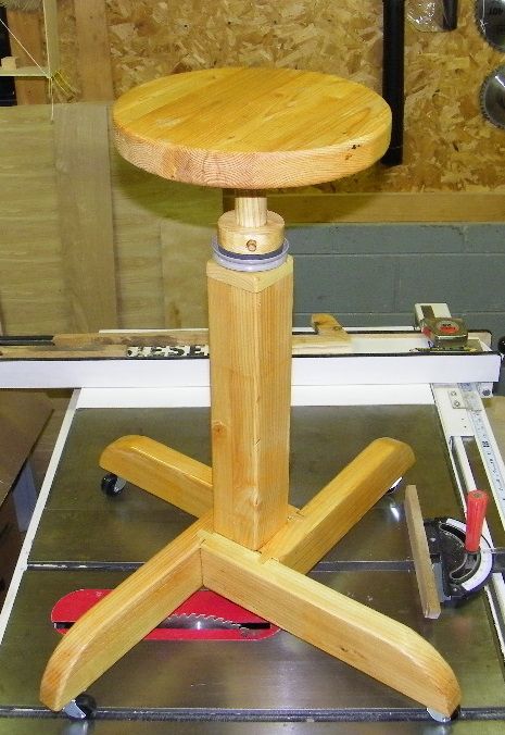 Diy Shop Stool, Plywood Bar, Stool Ideas, Workshop Stool, Woodworking Garage, Wrought Iron Patio Chairs, Woodworking Shows, Shop Stool, Stool Wood