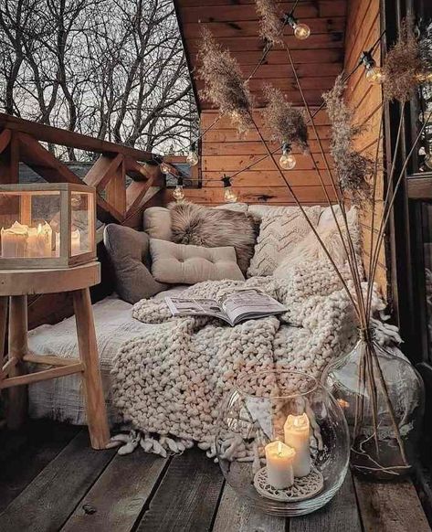 Small Patio Ideas Townhouse, Patio Ideas Townhouse, Balcony Curtains, Diy Daybed, Boho Chic Living Room, Home Balcony, Cozy Patio, Diy Porch, Porch And Balcony