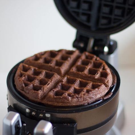 Cake Mix Waffles, Waffle Iron Recipes, Waffle Machine, Waffle Maker Recipes, Foods With Iron, Chocolate Waffles, Waffle Cookies, Waffle Cake, Waffles Maker