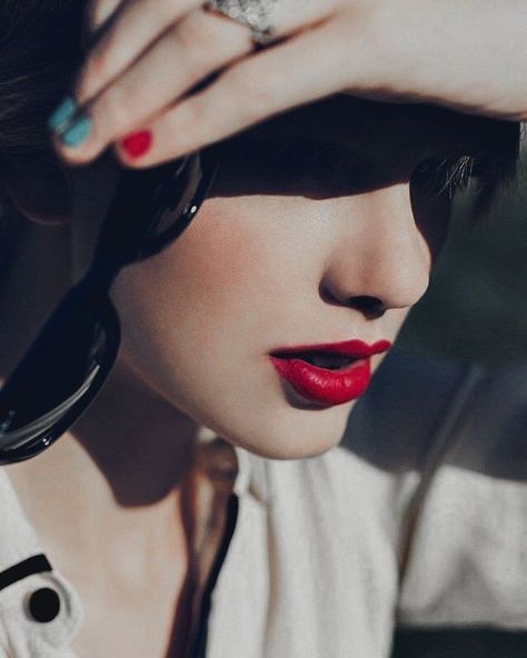 Taylor Swift In Red, Taylor Swift Red Lipstick, Taylor Swift Cd, Cd Artwork, Taylor Swift Red, Taylor Swift Videos, Favorite Picture, Red Taylor, Taylor Swift Wallpaper