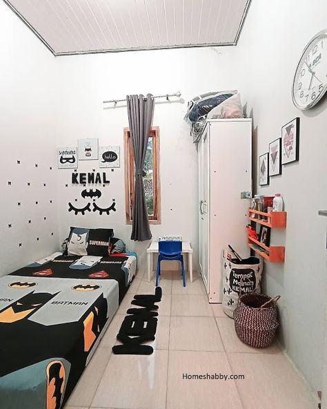 7 Ide Kamar Tidur Untuk Anak Cowok Yang Maskulin dan Berkarakter ~ Homeshabby.com : Design Home Plans, Home Decorating and Interior Design Tiny Bedroom Design, Small Playroom, Black Bedroom Decor, Vintage Bedroom Decor, Design Your Bedroom, Modern Kids Room, Office Room Decor, Bedroom Setup, Dekorasi Kamar Tidur