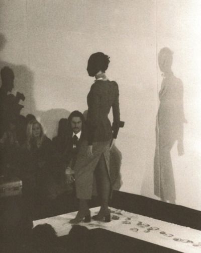 Maison Martin Margiela - S/S 1989 Women’s show - Photo Raf Coolen Martin Margiela 90s, Margiela 90s, Margiela Archive, Tabi Boots, Tabi Socks, Cultural Appropriation, Miuccia Prada, Marine Serre, Ann Demeulemeester