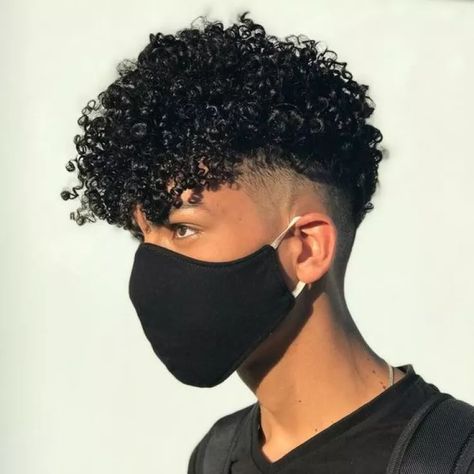 Curly Hair Fade, Men Haircut Curly Hair, Tapered Natural Hair, Cute Curly Hairstyles, Haircuts For Curly Hair, Corte De Cabelo Masculino, Undercut Hairstyles, Curly Hair Men, Curly Hair Cuts