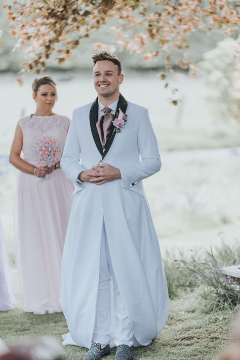 Wedding Dresses Masculine, Adrogonus Wedding Outfit, Queer Weddings Outfit, Wedding Suits Nonbinary, Men’s Wedding Dress, Enby Wedding Outfit, Nonbinary Wedding Attire, Man In Wedding Dress, Gender Neutral Wedding Outfit