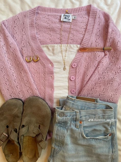 Cute Valentine’s Day Fits For School, Outfit Ideas With Pink Shirt, Shabby Chic Outfits Women, Book Girly Outfits, Lara Jean Covey Outfits Inspiration, Preppy Cottagecore Outfits, Pink Cute Outfits Girly, Galentines Party Outfits Casual, Valentines Day School Outfit