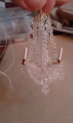 Chandelier Diy Crystal, Make A Chandelier, Dollhouse Chandelier, How To Make A Chandelier, Christmas Chandelier, Room Box Miniatures, Dolls House Shop, Dollhouse Lighting, Bee Wax Candles