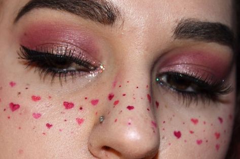 Pink Freckles Makeup, Heart Nose Makeup, Heart Freckles Makeup, Valentines Makeup Aesthetic, Pink Heart Eye Makeup, Heart Eyes Makeup, Heart Stamp Makeup, Heart Shaped Freckles, Cute Valentines Day Makeup Looks