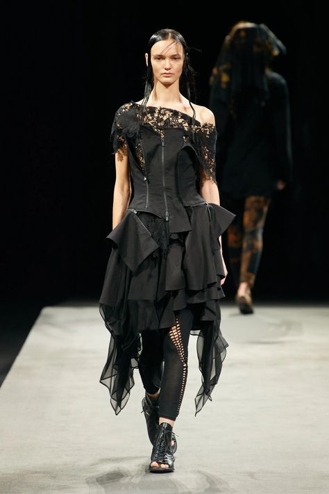 Gothic Fashion Runway, Yohji Yamamoto 2023, Neo Gothic Fashion, Gothic Runway, Yohji Yamamoto Street Style, Edwardian Goth, Ghost Wedding, Halloween Edits, Haute Goth