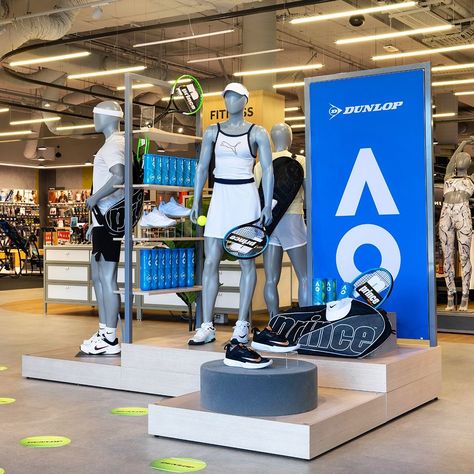 Sport Pop Up Store, Mannequin Display Ideas, Decathlon Store, Mannequin Display, Retail Interior Design, Skechers Kids, Tv Sport, Advertising Company, Sergio Tacchini