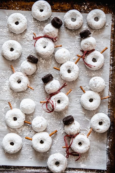 Snowman Donuts, Healthy Gingerbread Cookies, Rum Truffles, Cranberry Tart, Christmas Donuts, Powdered Donuts, Vegan Donuts, Grandmas Christmas, White Chocolate Cranberry