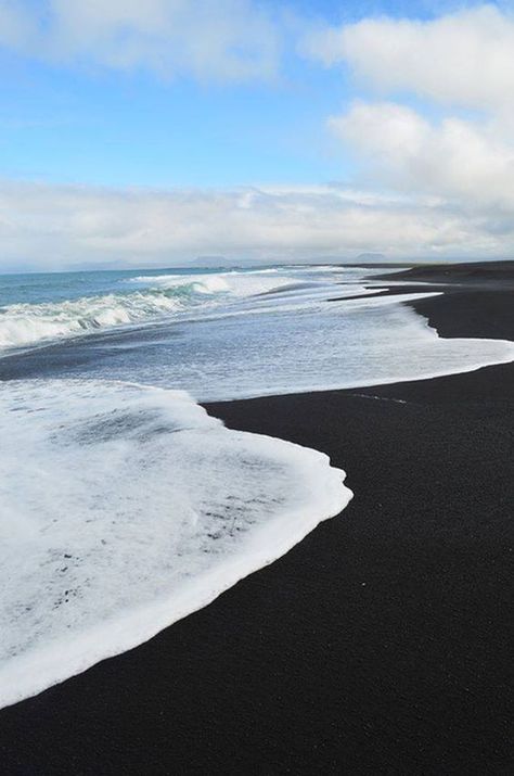 Magic Places, Foto Tips, Black Sand Beach, Big Island Hawaii, Hawaii Beaches, Hawaii Vacation, Black Sand, Hawaii Travel, Big Island