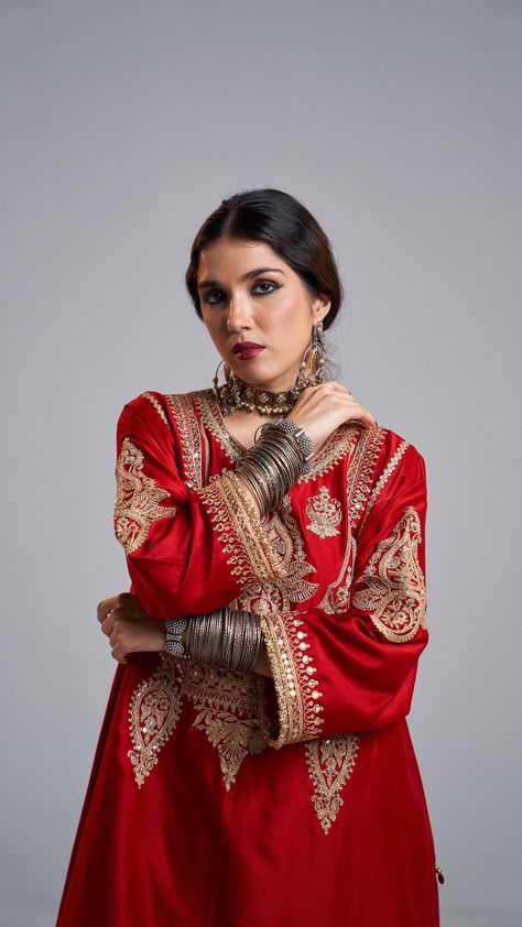 Heena Kochhar on Instagram: "𝐀𝐌𝐄𝐋𝐈𝐀 𝑺𝒖𝒎𝒎𝒆𝒓 2023 𝐉𝐨𝐝𝐚𝐚 ~ 𝐀𝐫𝐳 Available on www.heenakochhar.com Store Location - 𝑵𝒆𝒘 𝑫𝒆𝒍𝒉𝒊 By Prior Appointments DM for…" Heena Kochar Salwar Suit, Heena Kochhar Suits, Heena Kochar, Heena Kochhar, Casual Chic Summer, Indian Designer Suits, Hijab Styles, Afghan Dresses, Dresses Indian