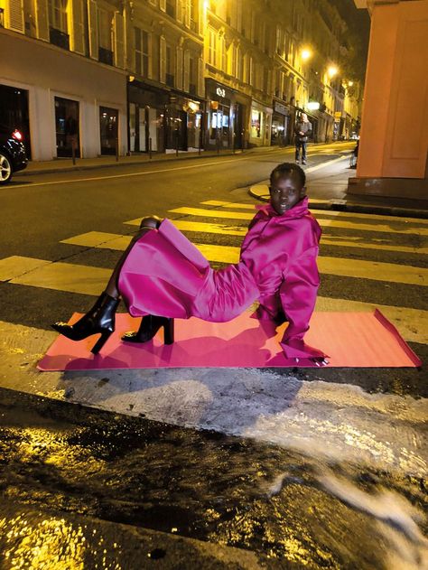 balenciaga by juergen teller (Purple Magazine) Purple Magazine Editorial, Juergen Teller Photography, Balenciaga Editorial, Purple Magazine, Juergen Teller, Fashion Week Trends, Shotting Photo, Paphos, Street Fashion Photography