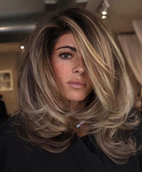 Extra-Voluminous Blowout for Medium Hair Thick Bob Haircut, Rachel Green Hair, Rachel Haircut, Angled Hair, Rachel Hair, Long Sleek Hair, Blonde Balayage Highlights, Ash Blonde Balayage, Hair Adviser