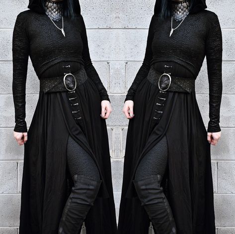 ⚫️⚡️Night Fury ⚡️⚫️  Dress from Punkdesign  ig: catinawitchhat Modern Viking Fashion, Viking Outfit Woman, Viking Outfit, Dragon Aesthetic, Goth Outfit Ideas, Strega Fashion, Black White Outfit, Night Fury, Alternative Outfits