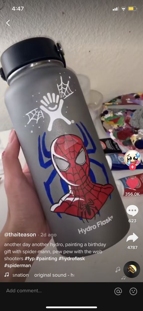 Painting On Hydro Flask, Water Bottle Design Paint, Painted Water Bottle Ideas, Spiderman Room Aesthetic, Water Bottle Painting Ideas, Hydro Flask Painting, Water Bottle Painting, Flask Painting, Hydroflask Painting