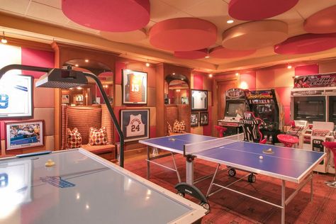 This game room boasts multiple arcade games and a table tennis set surrounded by stylish walls that match the ceiling. Ping Pong Room, Luxury Game Room, Retro Games Room, Home Game Room, Arcade Room, Game Room Basement, Recreational Room, Arcade Game Room, Video Game Rooms