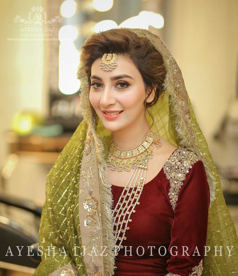 Aisha Khan on her mehndi #pakistaniweddings #aishakhan #bridal #bride Ayesha Khan, Pakistani Beauty, Pakistani Bridal Makeup, Celebrity Bride, Mehndi Dress, Pakistani Formal Dresses, Bridal Dresses Pakistan, Pakistani Wedding Outfits, Bridal Outfit