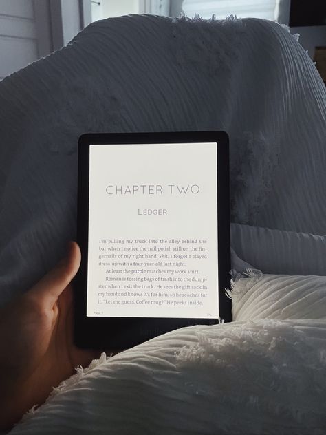 Ipad Kindle Aesthetic, Reading Kindle Aesthetic Bed, Reading On Phone Aesthetic, Digital Reading Aesthetic, Ebook Reader Aesthetic Ipad, Reading On Kindle Aesthetic, Kindle Astethic, Audiobooks Aesthetic, Ipad Reading Aesthetic