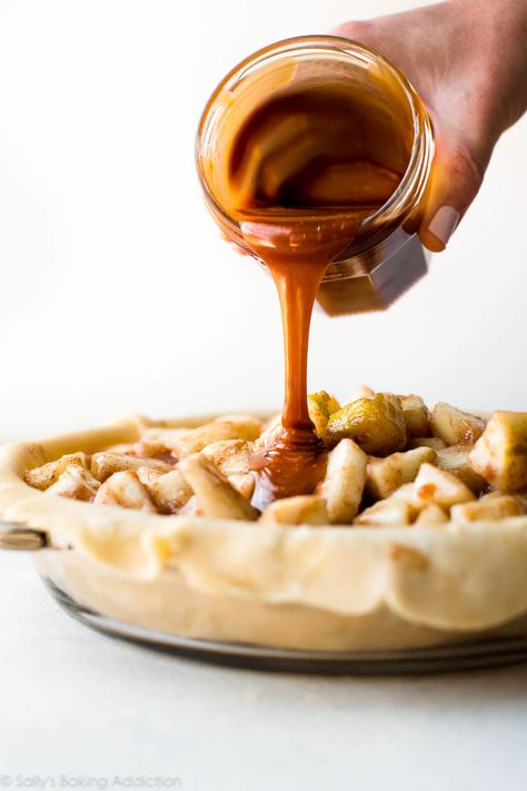 Caramel Pear Pie - Sally's Baking Addiction Caramel Pear Pie, Meringue Photography, Sally Baking, Pear Pie Recipe, Baking Fall, Lattice Crust, Pie Ideas, Caramel Pie, Outfit Drawing