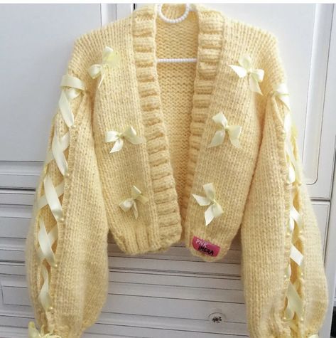 Cardigan Hand Knitted, Knitted Cardigan Aesthetic, Chunky Crochet Cardigan, Crochet Sweater Design, Handmade Cardigan, Tops Stylish, Crochet Dress Pattern Free, Looks Pinterest, Modest Dresses Casual