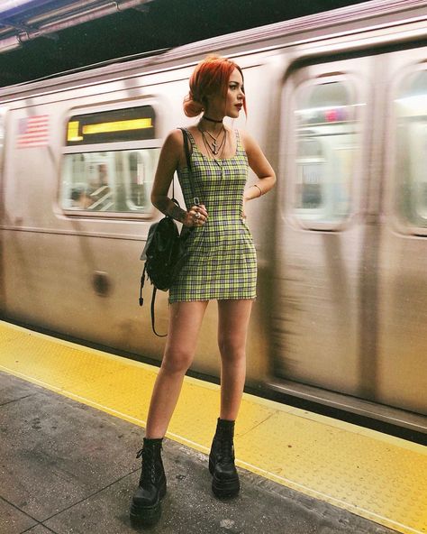 Lua on Instagram: “Lost my train or what 🤷🏽‍♀️” Rocker Outfits, Outfit Grunge, E Girl Outfits, Dress Boot, Rock Girl, Moda Streetwear, Le Happy, Rock Outfits, New Rock