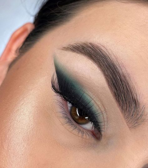 Dark Smokey Eye Makeup, Dark Smokey Eye, Black Eyeshadow, Green Makeup, Prom Makeup, Smokey Eye Makeup, Grunge Aesthetic, Smokey Eye, Wedding Hair And Makeup