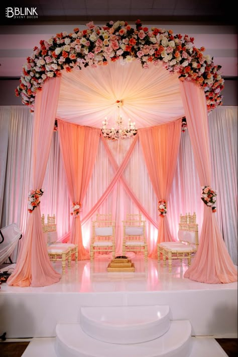 Mandap Design, Elegant Wedding Decor, Indian Wedding Decor, Wedding Hall Decorations, Wedding Background Decoration, Wedding Entrance Decor, Most Paused Movie Scenes, Mandap Decor, Desi Wedding Decor