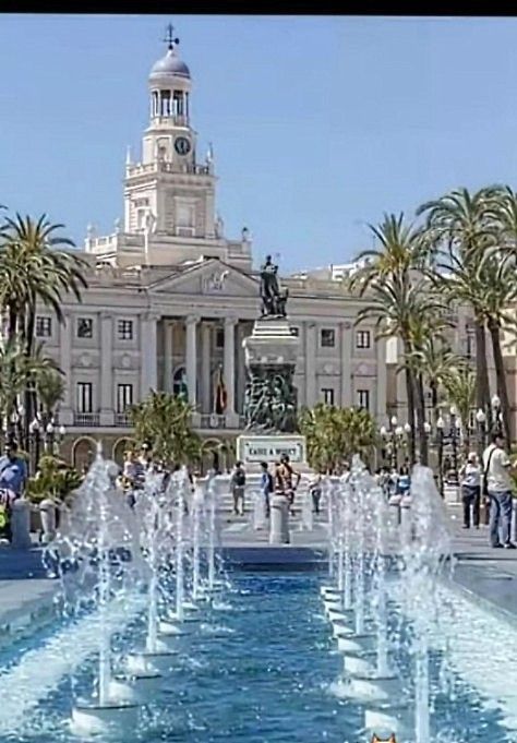 AYUNTAMIENTO DE CÁDIZ. PLAZA DE SAN JUAN DE DIOS *CÁDIZ Cadiz Spain, Adventurous Things To Do, Amazing Buildings, Beautiful Sites, Western Europe, Cadiz, Andalusia, Town Hall, Spain Travel