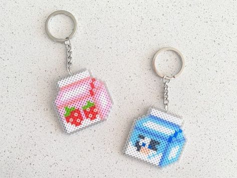 Bubble Perler Beads, Milk Perler Beads, Small Pearler Beads, Mini Perler Bead Patterns Cute, Pixel Art Keychain, Axolotl Perler Beads, Cute Hama Beads, Hama Pearls Ideas, Cute Small Pixel Art