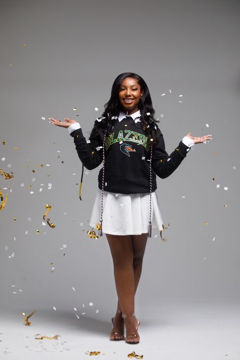 Graduation Outfit Photoshoot, Grad Picture Ideas Black, Cape And Gown Senior Pictures, Uab Graduation Photos, Senior Pictures Outfits High Schools, Graduation Photoshoot High School, Senior Portraits Black Women, Senior Photos Black Women, Senior Picture Ideas Black Women High School