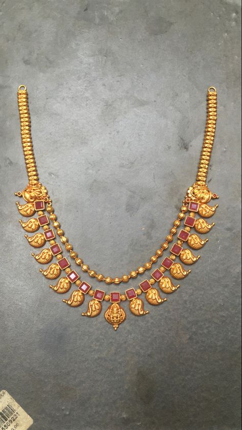 Neckles Short Necklace Gold Indian, Simple Necklace Gold Indian, Simple Gold Necklace Designs, Necklace Designs Gold Indian, Rubies Necklace, Short Gold Necklace, Pretty Gold Necklaces, Ruby Necklace Designs, Indian Gold Necklace Designs