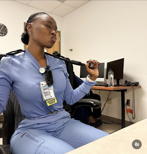 Respiratory Therapist Aesthetic, Respitory Therapist, Occupational Therapist Aesthetic, Psychiatrist Aesthetic, Assistant Aesthetic, Nursing Lifestyle, Nursing School Graduation Pictures, Cna Life, Nursing Goals