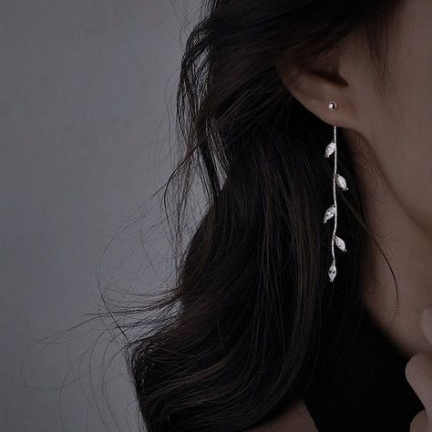 hair STyle sides 2023 Elegant Long Earrings, Long Earrings Aesthetic, Simplistic Dresses, Dangly Earrings Aesthetic, Dangly Earrings Silver, Aesthetic Earring, Simplistic Jewelry, Ethereal Jewelry, Fancy Jewelry Necklace