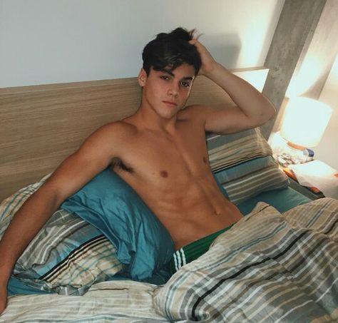 Grayson Dolan... Holy crap how is this kid younger than me?? Dollan Twins, Dolan Twins Imagines, Ethan And Grayson Dolan, Grayson Dolan, Dolan Twins, Shirtless Men, Twins, Models, Tumblr