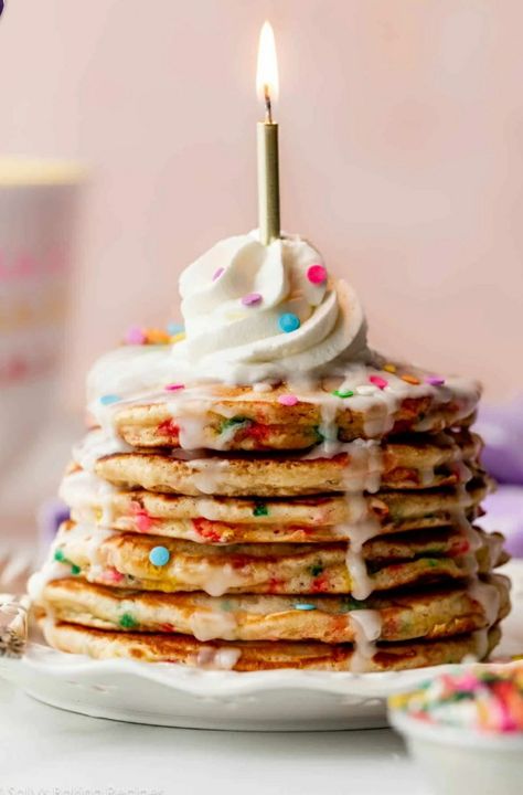 Vanilla Icing Recipe, Birthday Cake Pancakes, Birthday Pancakes, Rainbow Pancakes, Cake Pancakes, Healthy Birthday, Freeze Pancakes, Pancake Cake, Pancake Recipe Buttermilk