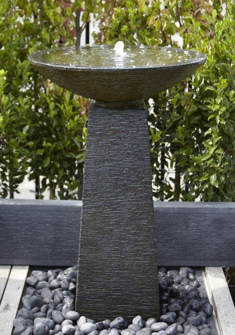 Tall Water Features In The Garden, Patio Water Fountain Ideas, Unique Water Features, Vase Water Fountain, Modern Water Fountain, Contemporary Outdoor Fountains, Garden Fountain Ideas, Front Yard Fountain, Patio Water Fountain