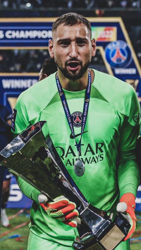 Psg Team Wallpaper, Psg Goalkeeper, Psg Team, Psg Wallpaper, Italy National Football Team, Neymar Football, Team Wallpaper, Football Images, Sports Images