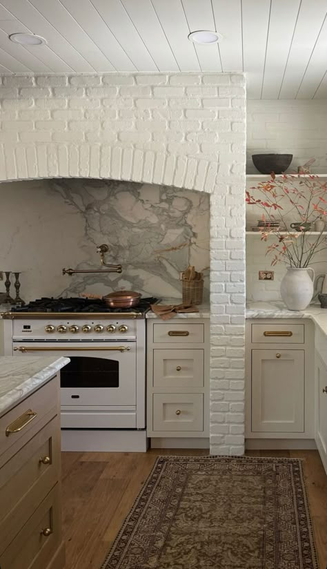 Brick Stove Surround Kitchen Range Hoods, White Brick Range Hood, Brick Oven Hood, Arched Oven Hood, Brick Stove Hood, White Brick Mansion, Lime Wash Range Hood, Brick Vent Hood Kitchen, Brick Range Hood Surround