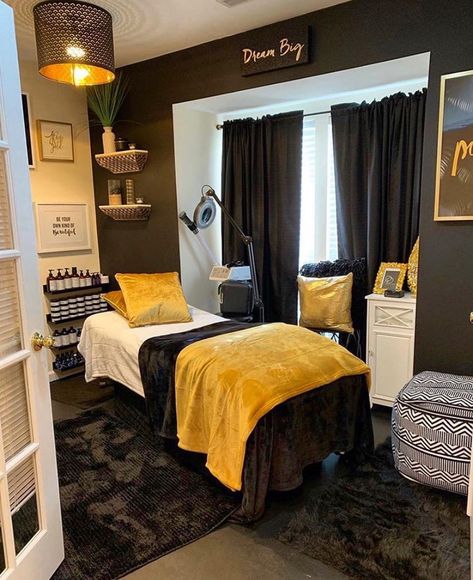 Solo Esthetician Room, Esthetician Studio, Spa Room Ideas Estheticians, Solo Esthetician, Salon Suite Decor, Spa Room Ideas, Massage Room Design, Massage Room Decor, Waxing Room