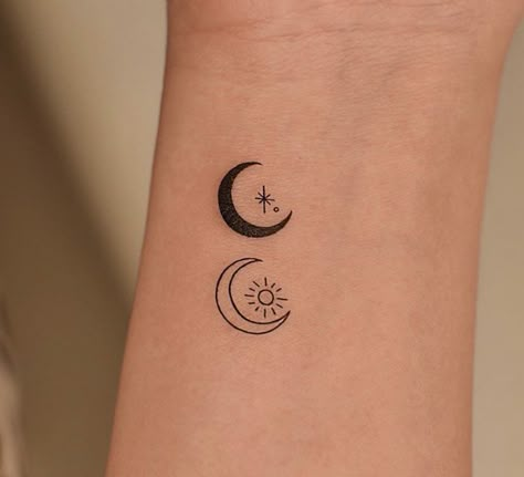 Small Moon Tattoos, Matching Friend Tattoos, Cute Matching Tattoos, Moon Tattoo Designs, Hip Tattoos Women, Bff Tattoos, Friendship Tattoos, Discreet Tattoos, Tattoos For Daughters