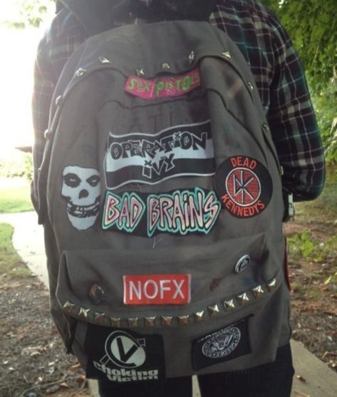 Punk Backpack, Grunge Backpack, Punk Patches, Battle Jacket, Estilo Punk, Punk Outfits, Oui Oui, Cool Backpacks, Aesthetic Grunge