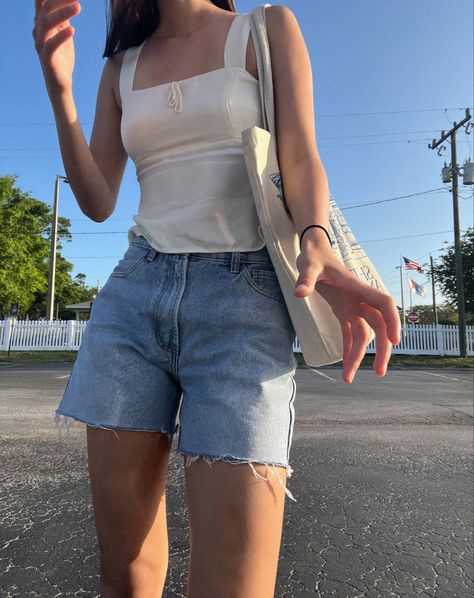 Fashion Inspo Outfits2023, Brandy Melville Denim Shorts, Summer Outfits Shorts Aesthetic, Jean Shorts Outfit Summer Aesthetic, Summer Brandy Melville Outfit, Cali Outfits Summer, Brandy Melville Summer Outfits, Brandy Summer Outfits, Jean Short Outfits Aesthetic