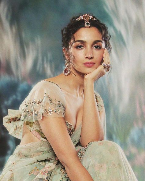 Alia Bhatt Met Gala, Dolly Jain, Alia Bhatt Saree, Sabyasachi Mukherjee, Vogue India, Bollywood Wedding, Classy Photography, Udaipur, Alia Bhatt