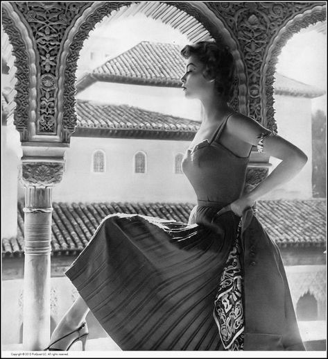 Jean Patchett, Early 60s Fashion, White Jersey Dress, Model Jeans, Alhambra Granada, Paris Couture, Vivian Maier, Granada Spain, Lauren Bacall