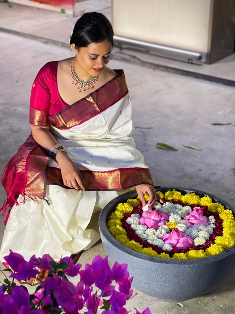 White Kanchipuram Silk Saree with Maroon Designer Blouse White And Maroon Saree, Saree With Maroon Blouse, Maroon Saree, South Silk Sarees, Maroon Blouse, Traditional Outfit, White Saree, Kanchipuram Silk Saree, Selfie Ideas