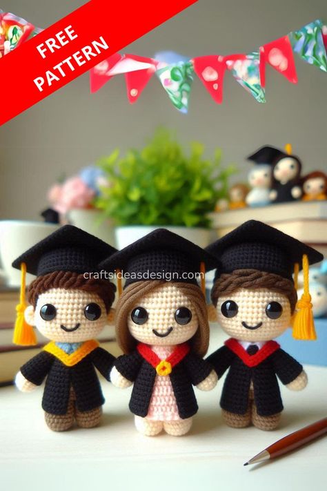 Celebrate graduation with crochet graduation dolls. Learn how to create these adorable keepsakes with our detailed pattern. Graduation Amigurumi, Crochet Graduation Gift Ideas, Crochet Graduation Doll Free Pattern, Crochet Graduation Doll, Graduation Crochet Pattern Free, Graduation Crochet, Graduation Bear, Crochet Cat Toys, Crochet Doll Tutorial